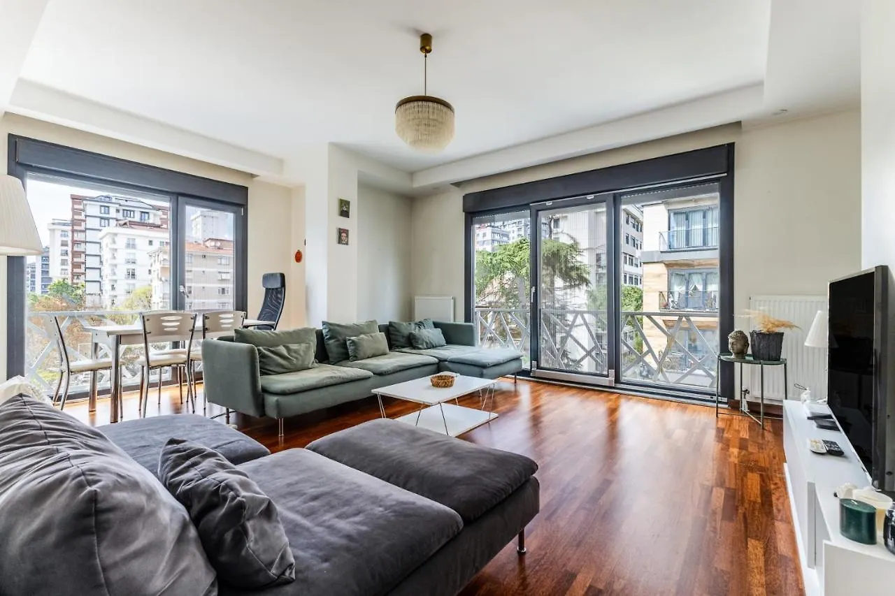 Spacious Flat Near Bagdat Avenue In Suadiye contacts