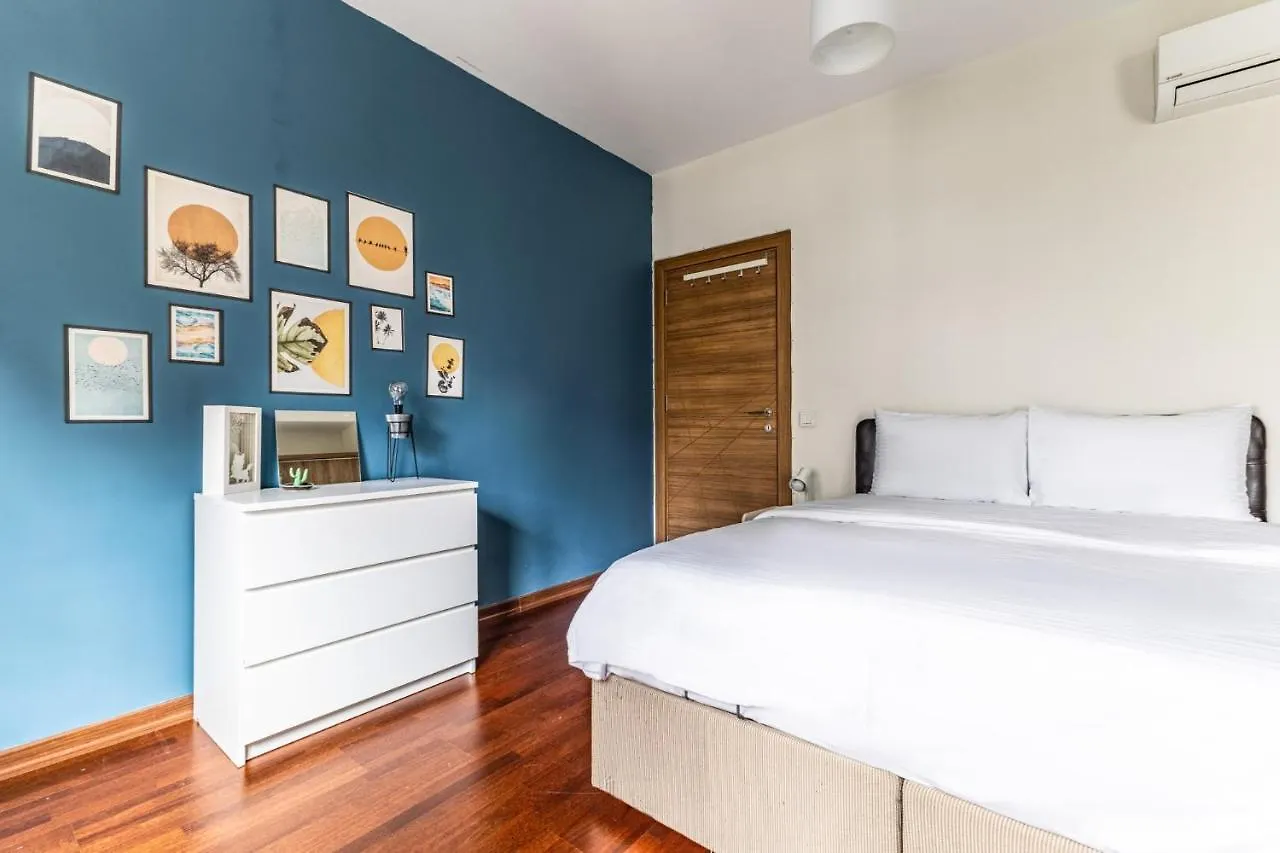 Апартаменты Spacious Flat Near Bagdat Avenue In Suadiye Стамбул