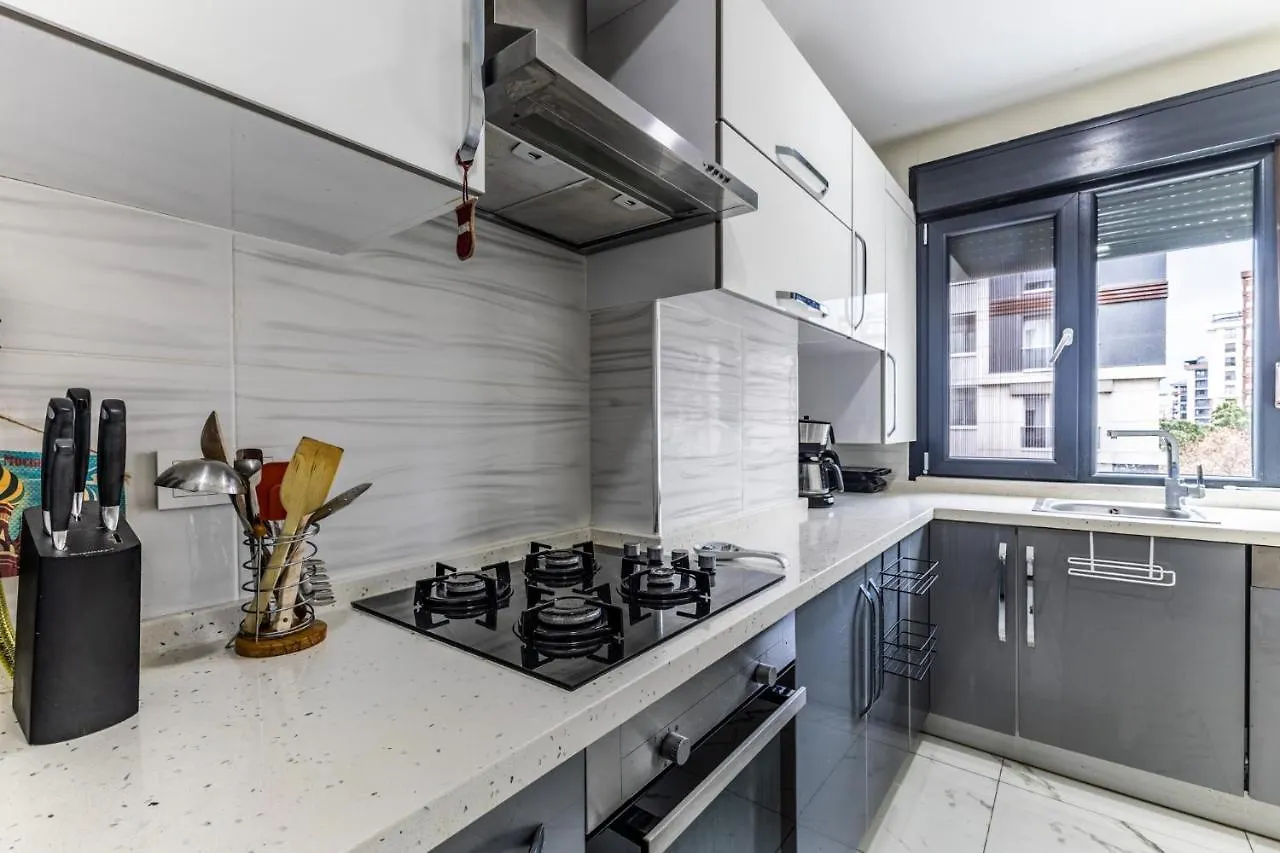 Апартаменты Spacious Flat Near Bagdat Avenue In Suadiye Стамбул